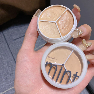 ChromaBlend Perfecting Palette - Your Custom Concealer, Brightener, and Skincare Treatment in One